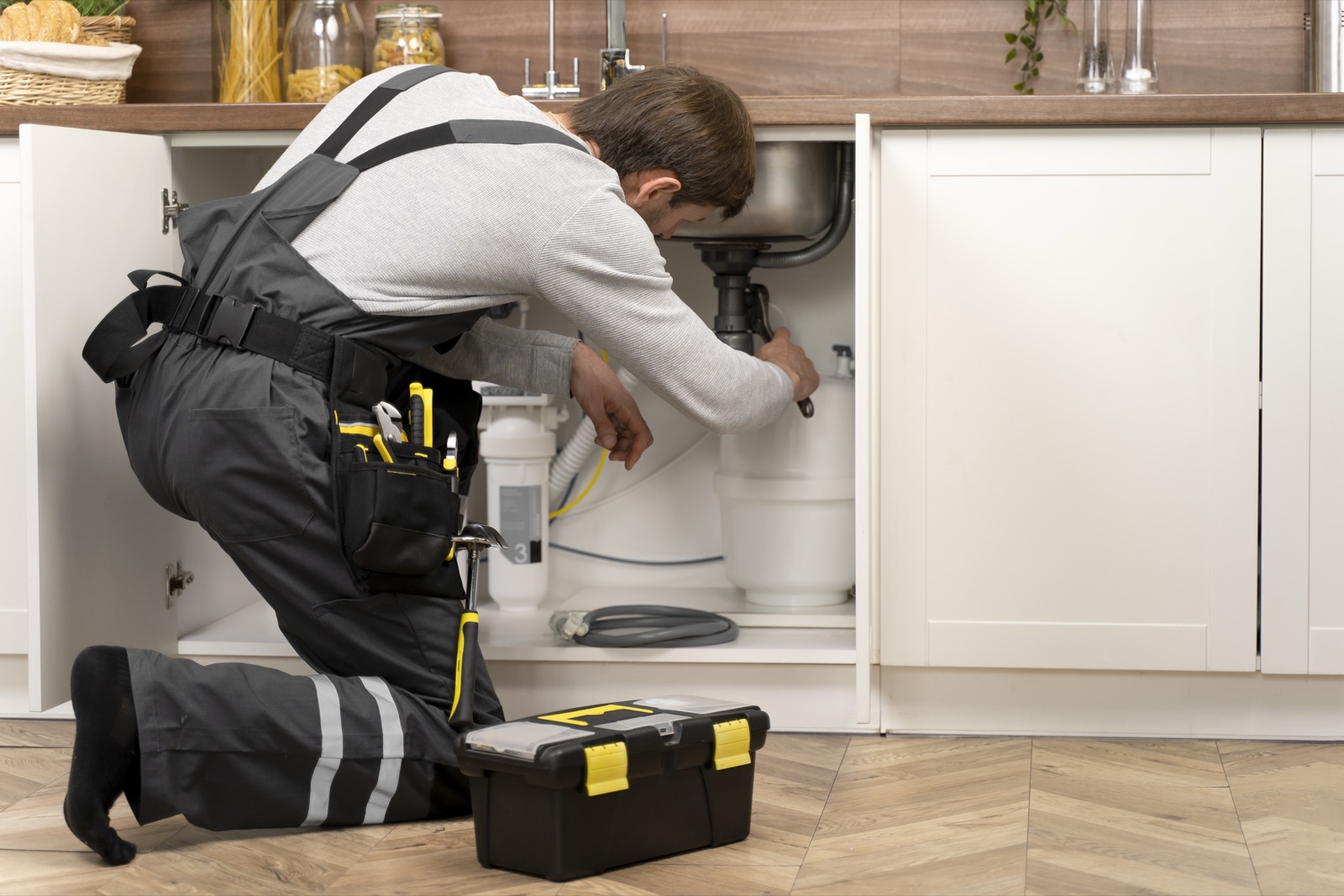 Profissional da Global Facilities em atendimento